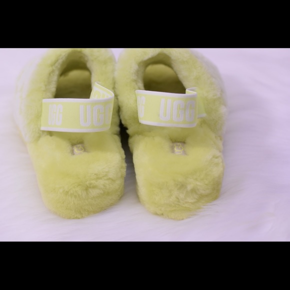 UGG®
FLUFF YEAH POPPY SLIDE SLIPPER - Picture 6 of 8